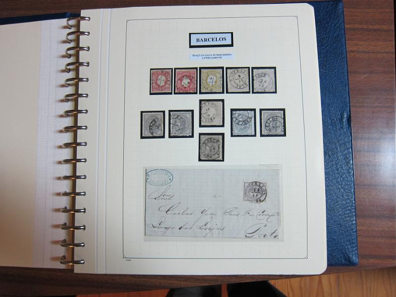 0019 (10).JPG -     Lote:    19      Marcofilia      Lotes Especiais       Descrição:         Portugal. Colecção especializada de carimbos de duplo círculo, tipo 1852, montada em 4 álbuns Lindner, com selos de diversas emissões e cartas, com estudo minucioso de cada marca. Lote a ver.         Lote       Valor Base:     &euro; 2.500,00     Valor Venda:     Retirado     
